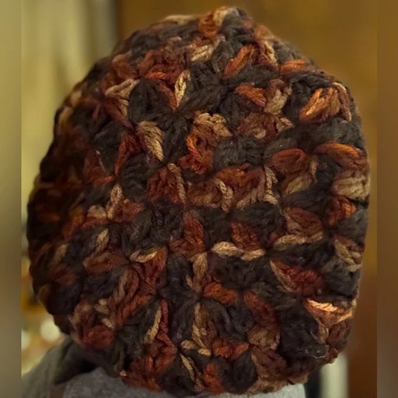 Handmade Crochet Leaf Beret - Picture 2 of 9